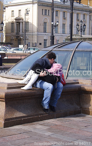 Image of kiss on streets of city