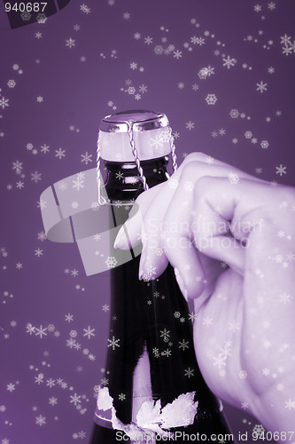 Image of Opening champagne bottle