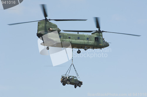 Image of CH-47 Chinook helicopter