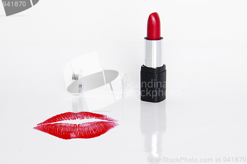 Image of horizontal lipstick