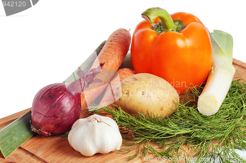 Image of vegetables on a wooden kitchen board