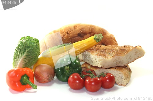 Image of Mediterranean vegetables with pita bread