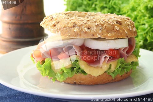 Image of Bagel with ham and egg