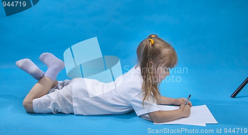 Image of Small cute girl is sketching