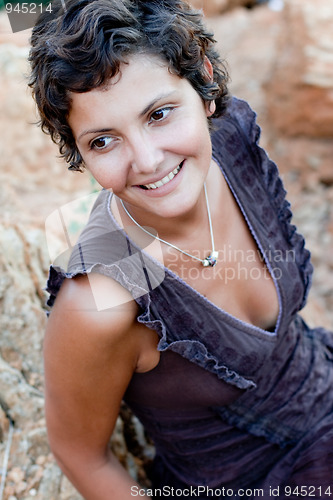 Image of attractive brunet woman