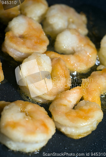 Image of shrimp cooking in frying pan