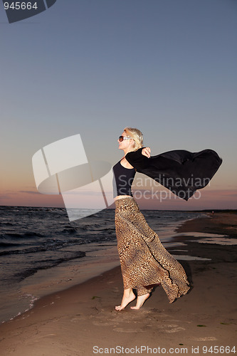 Image of Young woman  look at sunset