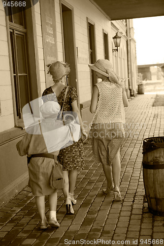 Image of young boy tries to steal womans bag 