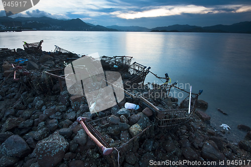 Image of garbage on the beach 