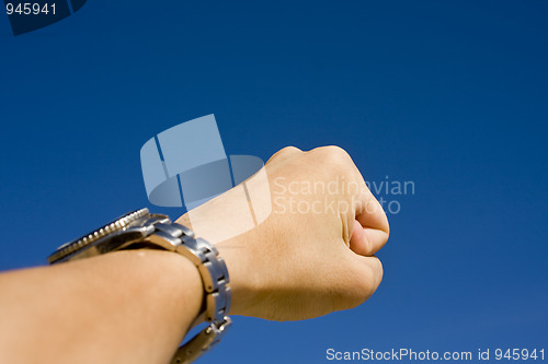 Image of Hand on sky,show challenge spirit