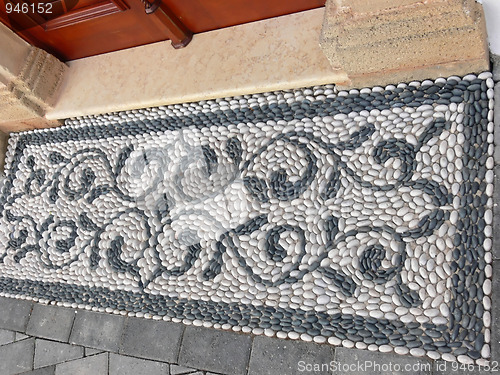 Image of Cobblestone on entrance.