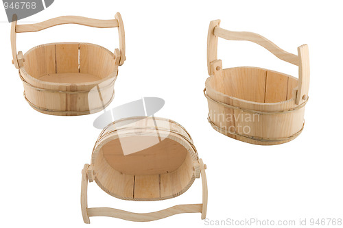 Image of empty wooden bucket