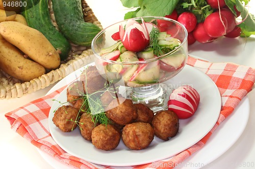 Image of Köttbullar with salad