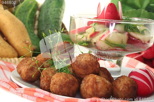 Image of Köttbullar with salad