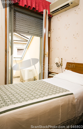 Image of small single hotel room milan italy