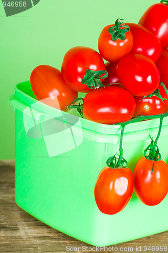Image of container with fresh tomatoes 