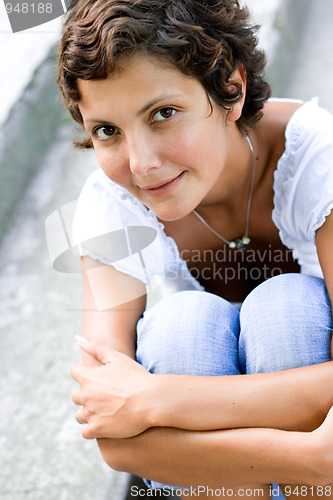 Image of attractive brunet woman