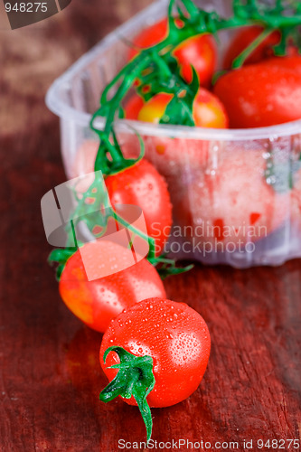 Image of wet tomatoes