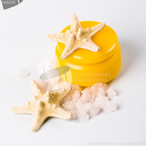 Image of facial creme, seasalt and seastar