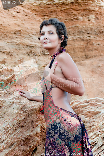Image of attractive brunet woman