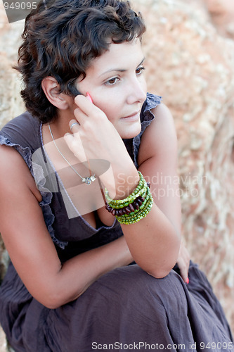 Image of attractive brunet woman