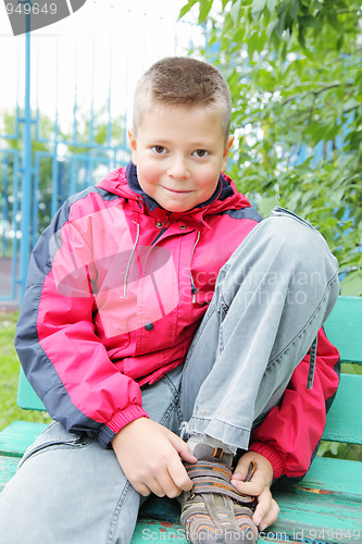 Image of Smiling boy buckling shoes
