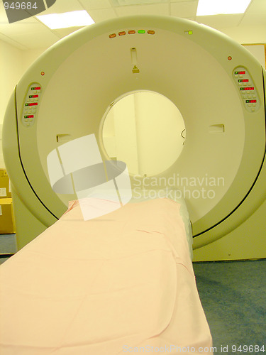 Image of cat scan machine in radiology lab