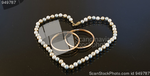 Image of Beads in the shape of a heart with two rings