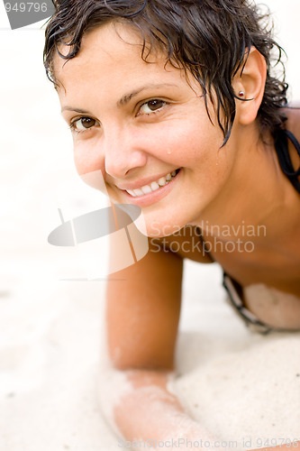 Image of brunet woman in a beach