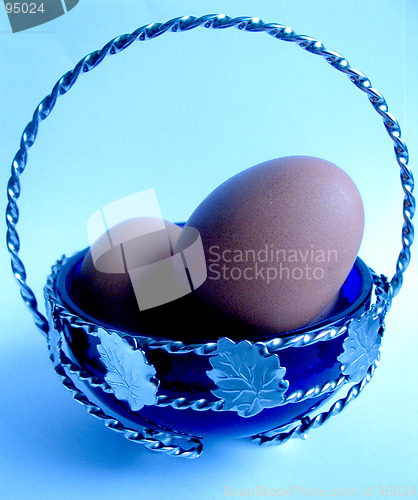 Image of eggs in the vase