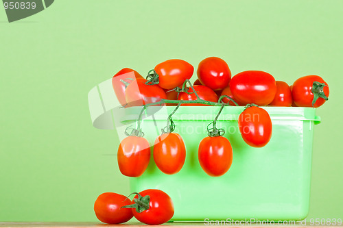 Image of container with fresh tomatoes