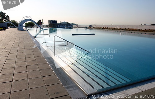 Image of dispeopled bath pool with white slide