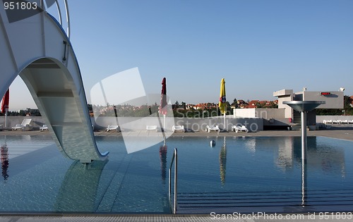 Image of dispeopled bath pool with white slide