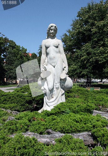 Image of White statue of woman in the city park