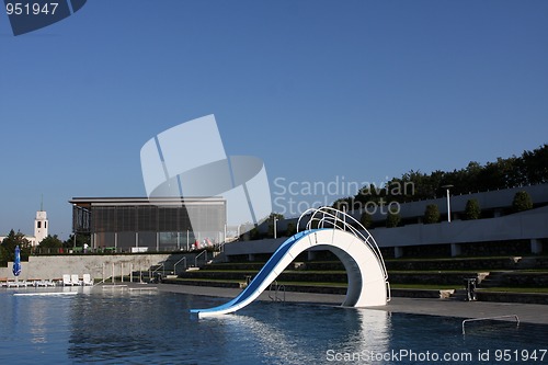 Image of dispeopled bath pool with white slide