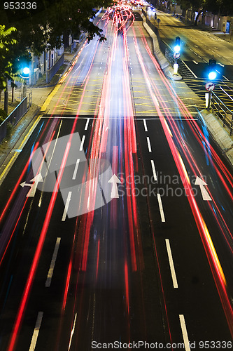 Image of traffic in city at night 