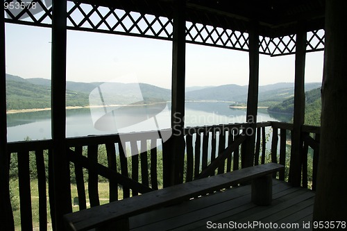 Image of lake from lookout