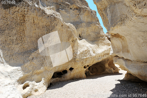 Image of White stones of Makhtesh Ramon