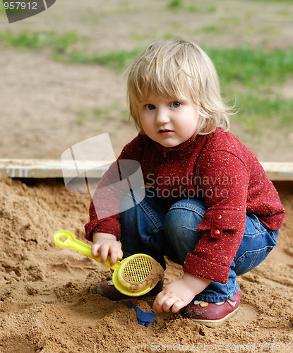 Image of child plays with sand