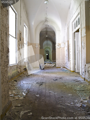 Image of Old building ruin with arch