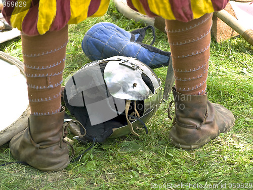 Image of knight helmet 