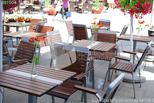 Image of table in little restaurant 