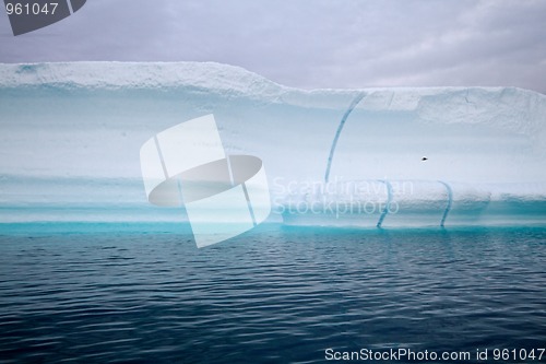 Image of Iceberg with turquoise line