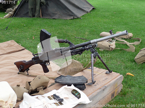 Image of world war two machine gun side view