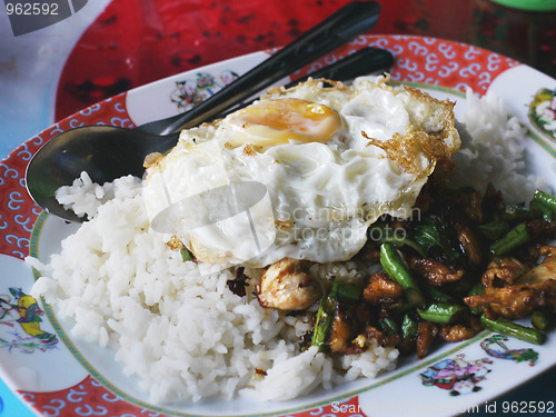 Image of Thai food, chicken with sweet basil