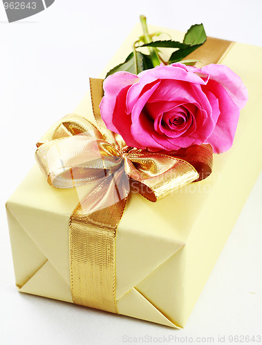 Image of Present box and rose