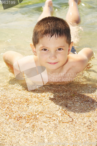 Image of Kid on seashore