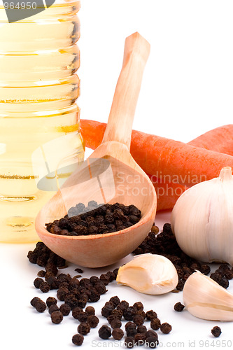 Image of carrots, garlic, black pepper and oil