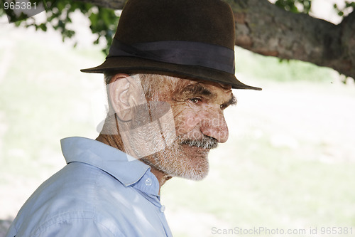 Image of Elederly man in hat profile view
