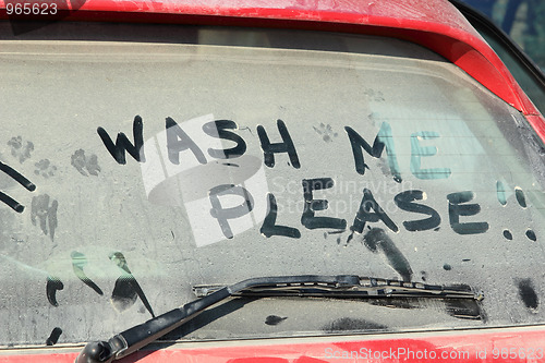 Image of window of dirty car 